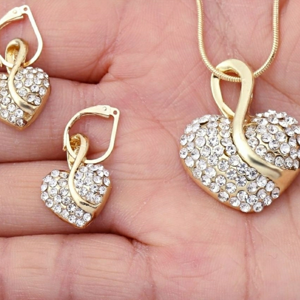 18 kt gp heart and earring set